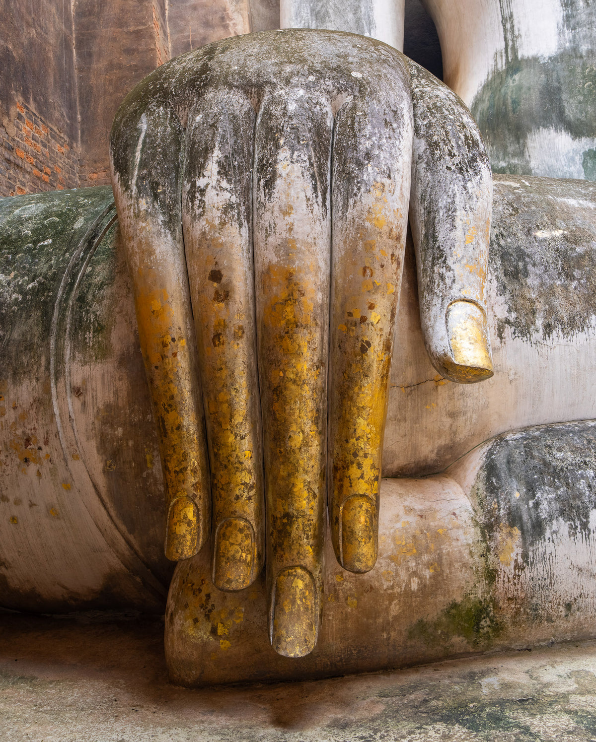 Phra Achana statue at Wat Si Chum, Sukhothai, Thailand.