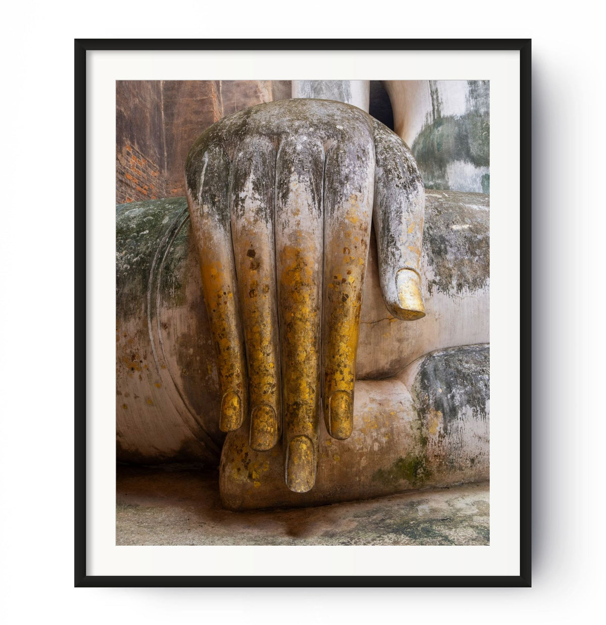 Phra Achana statue at Wat Si Chum, Sukhothai, Thailand.